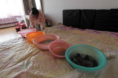 古浪楼上漏水，住户失联，小区没物管，业主维权难！律师来支招……